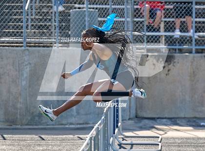 Thumbnail 3 in UIL 6A Track & Field Area 21&22 (300 Hurdles) photogallery.