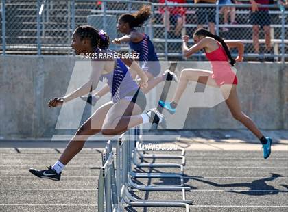 Thumbnail 2 in UIL 6A Track & Field Area 21&22 (300 Hurdles) photogallery.