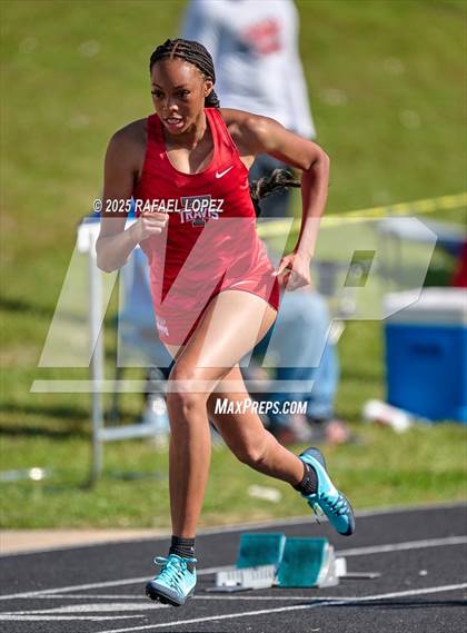 Thumbnail 2 in UIL 6A Track & Field Area 21&22 (300 Hurdles) photogallery.