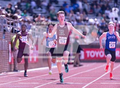 Thumbnail 3 in Penn Relays (4 X 100 Meter) photogallery.