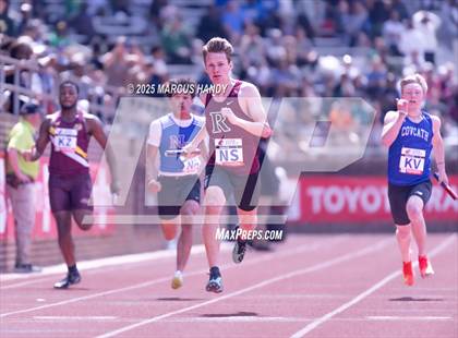 Thumbnail 2 in Penn Relays (4 X 100 Meter) photogallery.