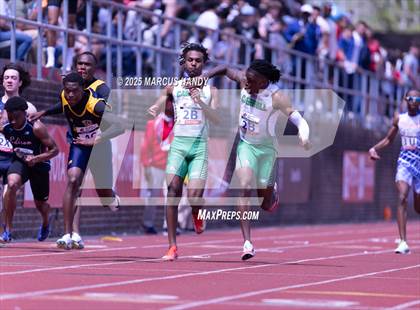 Thumbnail 1 in Penn Relays (4 X 100 Meter) photogallery.