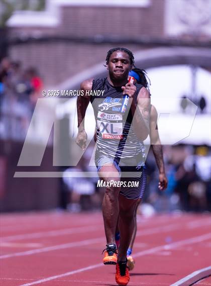 Thumbnail 1 in Penn Relays (4 X 100 Meter) photogallery.