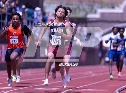 Thumbnail 1 in Penn Relays (4 X 100 Meter) photogallery.