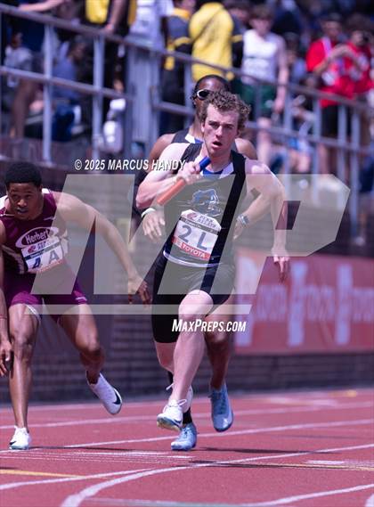 Thumbnail 2 in Penn Relays (4 X 100 Meter) photogallery.