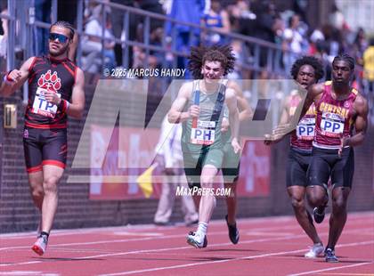 Thumbnail 2 in Penn Relays (4 X 100 Meter) photogallery.