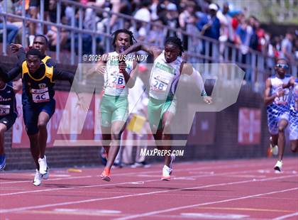 Thumbnail 1 in Penn Relays (4 X 100 Meter) photogallery.