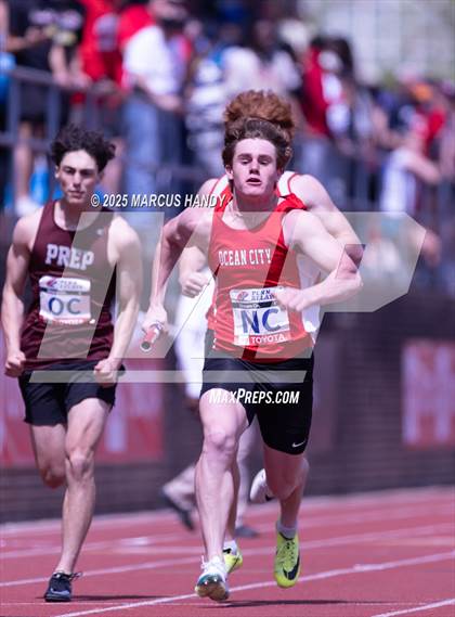 Thumbnail 2 in Penn Relays (4 X 100 Meter) photogallery.
