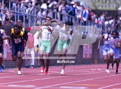 Thumbnail 2 in Penn Relays (4 X 100 Meter) photogallery.