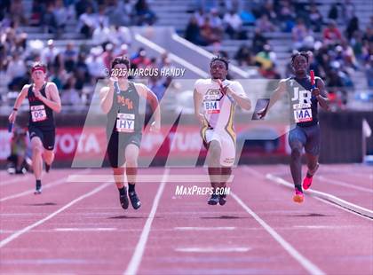 Thumbnail 3 in Penn Relays (4 X 100 Meter) photogallery.