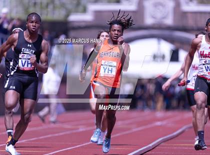 Thumbnail 1 in Penn Relays (4 X 100 Meter) photogallery.