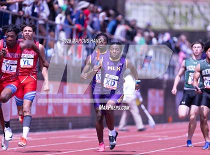 Thumbnail 1 in Penn Relays (4 X 100 Meter) photogallery.