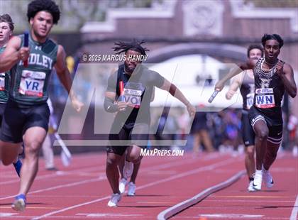 Thumbnail 2 in Penn Relays (4 X 100 Meter) photogallery.