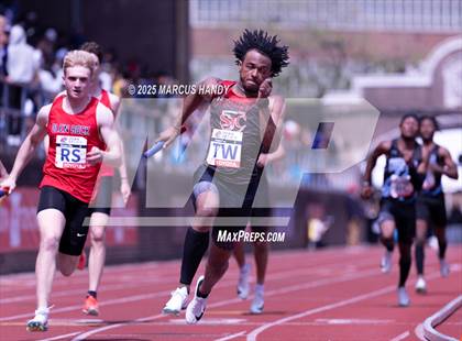 Thumbnail 1 in Penn Relays (4 X 100 Meter) photogallery.