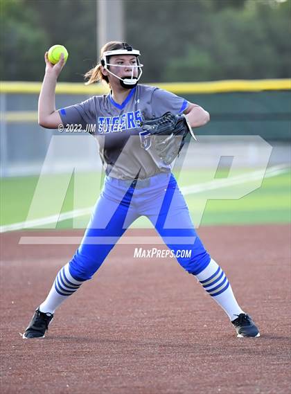 Thumbnail 3 in Caldwell vs Rockdale photogallery.