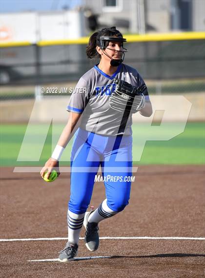 Thumbnail 3 in Caldwell vs Rockdale photogallery.