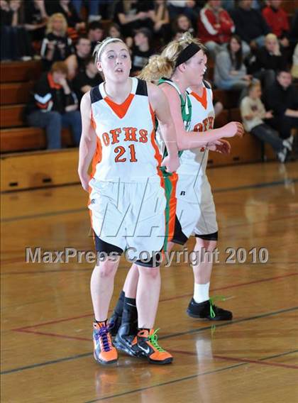 Thumbnail 2 in Regis vs. Osseo-Fairchild (D3 Regional Final) photogallery.