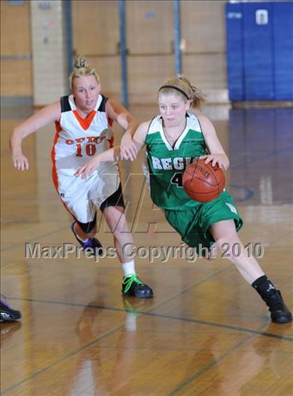 Thumbnail 1 in Regis vs. Osseo-Fairchild (D3 Regional Final) photogallery.