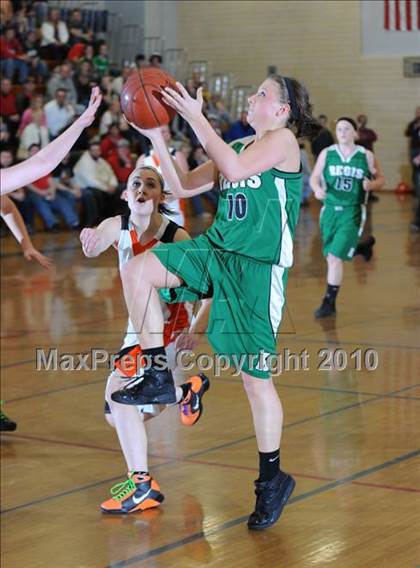Thumbnail 2 in Regis vs. Osseo-Fairchild (D3 Regional Final) photogallery.