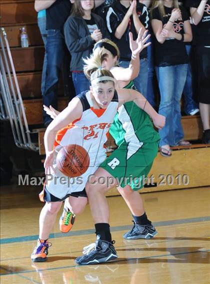 Thumbnail 1 in Regis vs. Osseo-Fairchild (D3 Regional Final) photogallery.