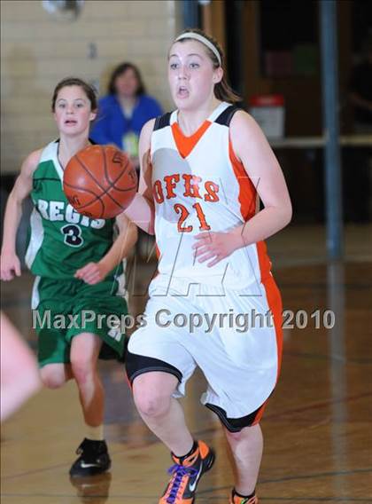 Thumbnail 2 in Regis vs. Osseo-Fairchild (D3 Regional Final) photogallery.