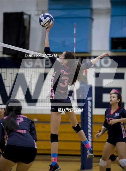 Thumbnail 3 in Gladstone vs Holy Family photogallery.