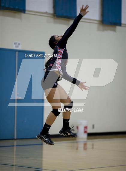 Thumbnail 2 in Gladstone vs Holy Family photogallery.
