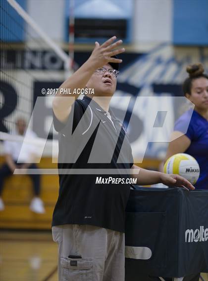 Thumbnail 1 in Gladstone vs Holy Family photogallery.
