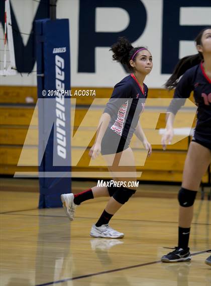 Thumbnail 3 in Gladstone vs Holy Family photogallery.