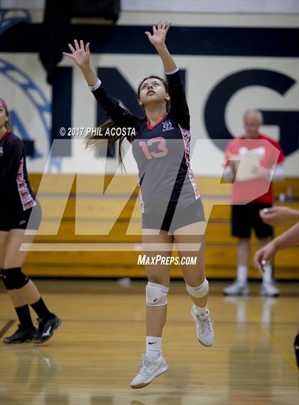 Thumbnail 3 in Gladstone vs Holy Family photogallery.