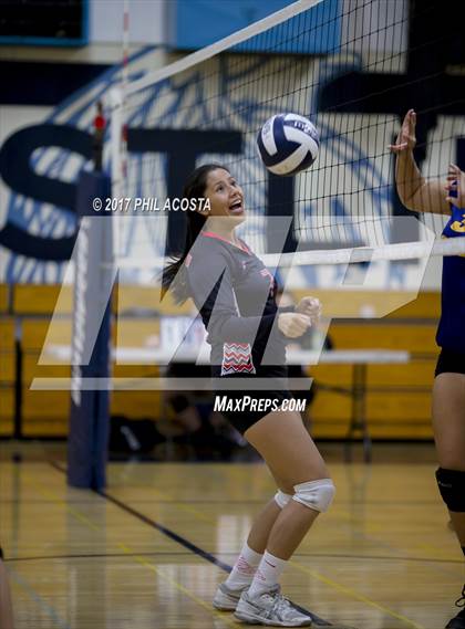 Thumbnail 2 in Gladstone vs Holy Family photogallery.