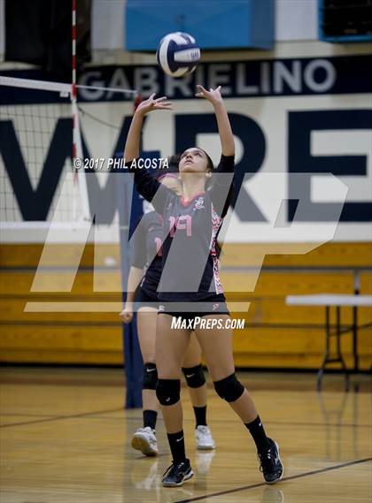 Thumbnail 2 in Gladstone vs Holy Family photogallery.