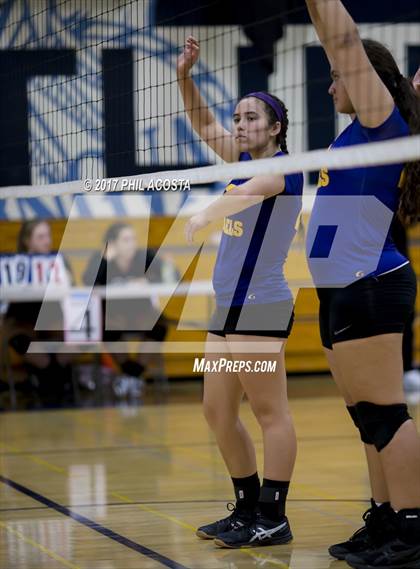 Thumbnail 1 in Gladstone vs Holy Family photogallery.