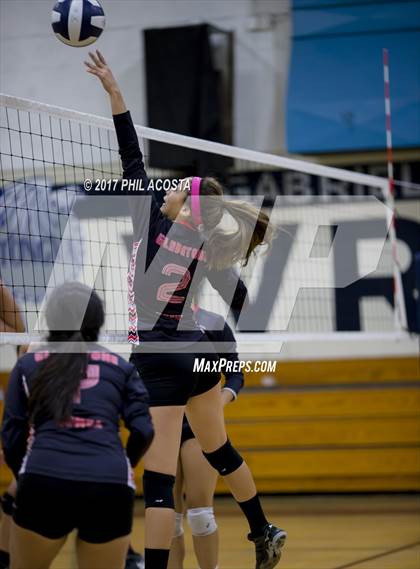 Thumbnail 3 in Gladstone vs Holy Family photogallery.