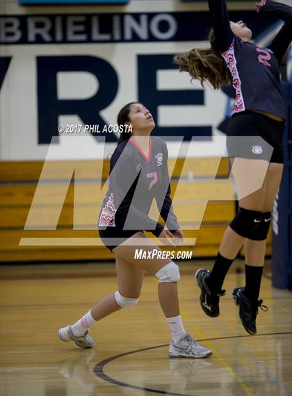 Thumbnail 2 in Gladstone vs Holy Family photogallery.
