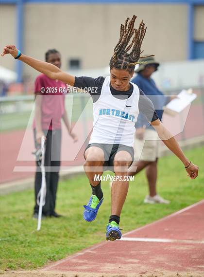 Thumbnail 3 in Dave Bethany Relays (Long Jump) photogallery.