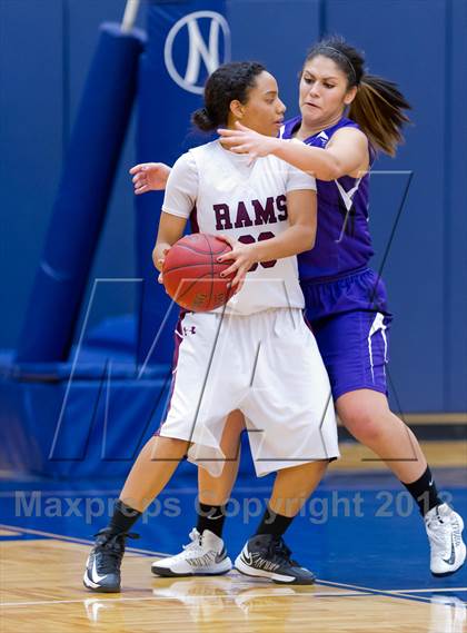 Thumbnail 1 in Warren vs. Marshall photogallery.