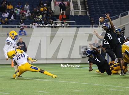 Thumbnail 2 in Armwood vs. Northwestern (FHSAA 6A Final)  photogallery.