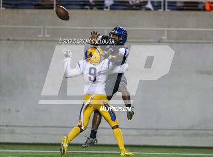 Thumbnail 3 in Armwood vs. Northwestern (FHSAA 6A Final)  photogallery.