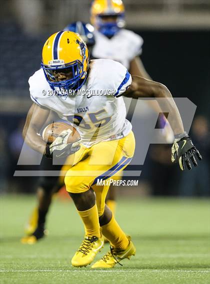 Thumbnail 3 in Armwood vs. Northwestern (FHSAA 6A Final)  photogallery.