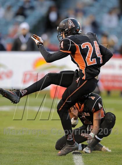 Thumbnail 3 in Huntington Beach vs. Newport Harbor (CIF SS Southern Division Final) photogallery.