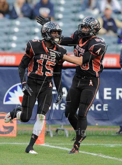 Thumbnail 2 in Huntington Beach vs. Newport Harbor (CIF SS Southern Division Final) photogallery.
