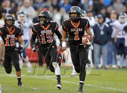 Thumbnail 3 in Huntington Beach vs. Newport Harbor (CIF SS Southern Division Final) photogallery.