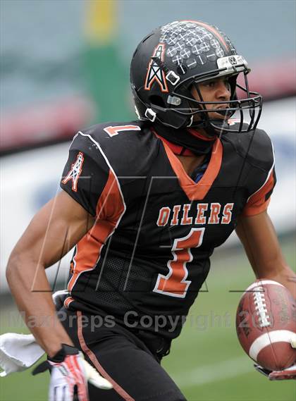 Thumbnail 3 in Huntington Beach vs. Newport Harbor (CIF SS Southern Division Final) photogallery.