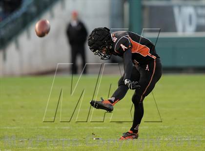 Thumbnail 2 in Huntington Beach vs. Newport Harbor (CIF SS Southern Division Final) photogallery.