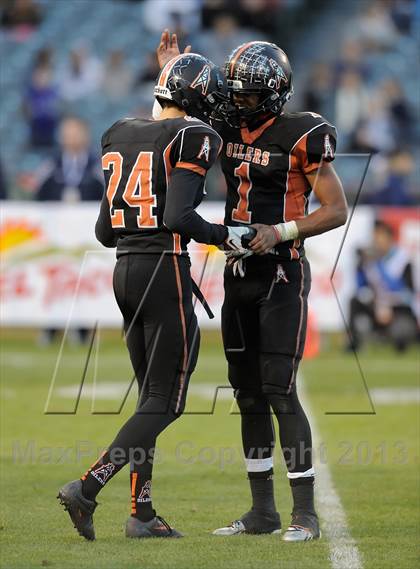 Thumbnail 2 in Huntington Beach vs. Newport Harbor (CIF SS Southern Division Final) photogallery.