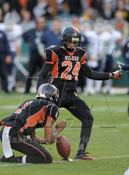 Thumbnail 1 in Huntington Beach vs. Newport Harbor (CIF SS Southern Division Final) photogallery.