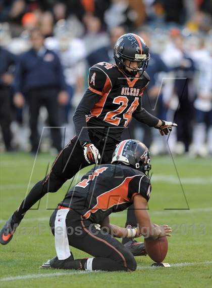 Thumbnail 3 in Huntington Beach vs. Newport Harbor (CIF SS Southern Division Final) photogallery.