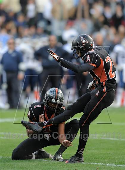 Thumbnail 2 in Huntington Beach vs. Newport Harbor (CIF SS Southern Division Final) photogallery.