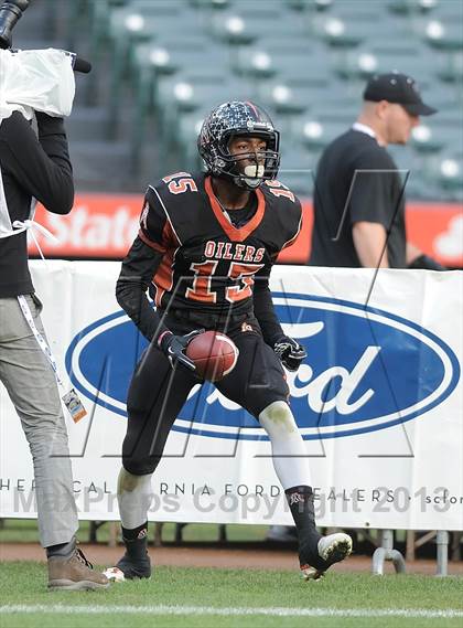 Thumbnail 1 in Huntington Beach vs. Newport Harbor (CIF SS Southern Division Final) photogallery.